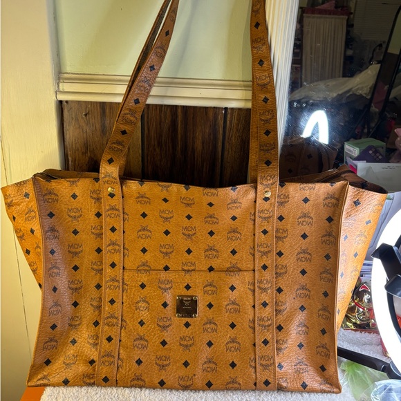 MCM Large Cognac Visetos Tote Shoulder Travel Carry on Tote EUC - Picture 4 of 17